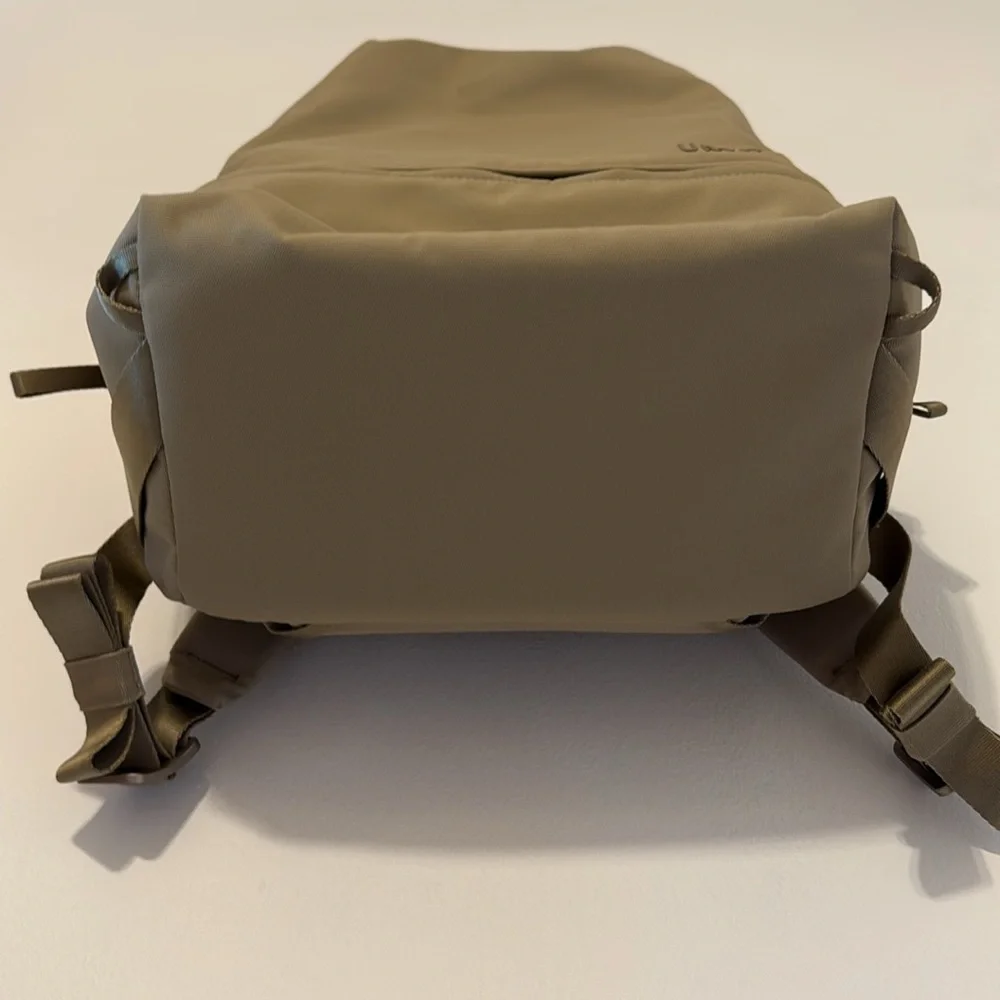 Urth Arkose 20L Backpack – 15” Laptop Bag, Weatherproof + Recycled (Beige)